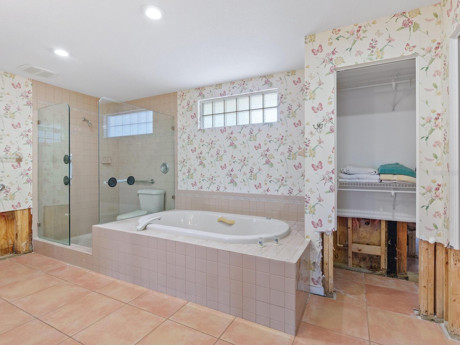 POLYNESIAN GARDENS - Residential