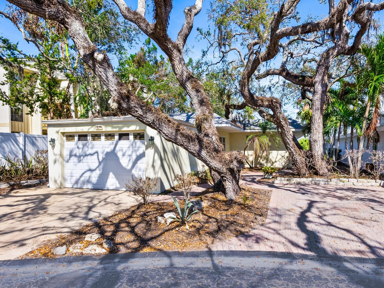 POLYNESIAN GARDENS - Residential