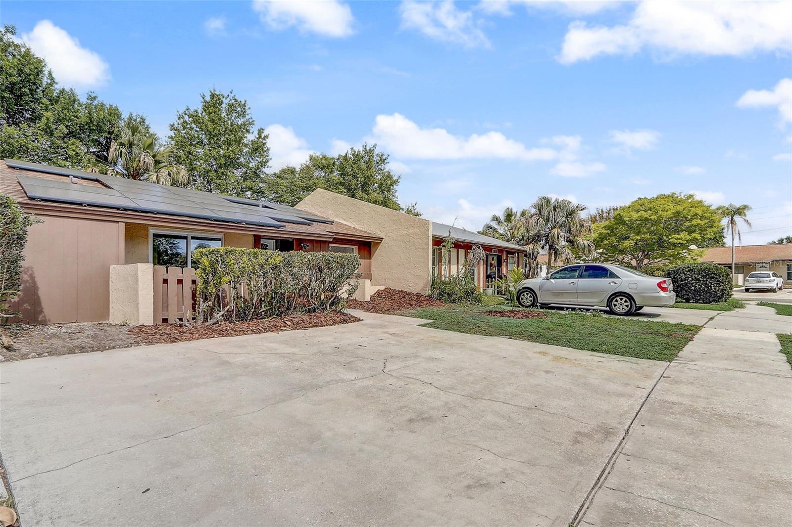 ROYAL MANOR VILLAS - Residential