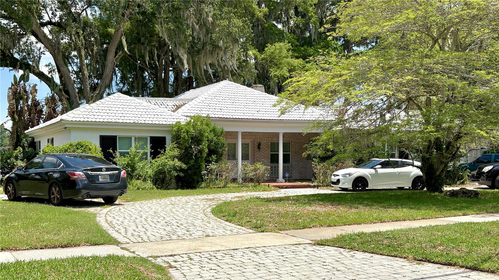 1532 LAKE SHORE DRIVE