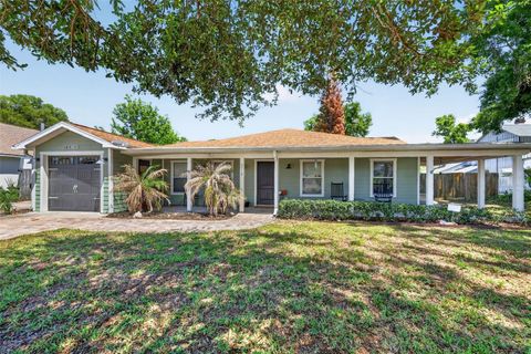 Photo of 5713 Lake Street, Mount Dora, FL 32757 (MLS # G5111280)