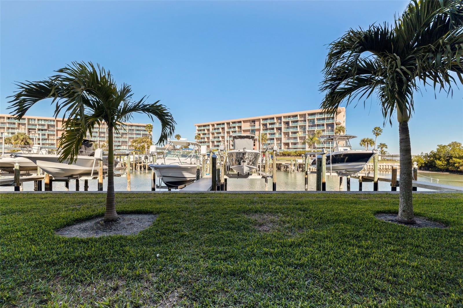 CAPRI LAGOONS CONDO - Residential