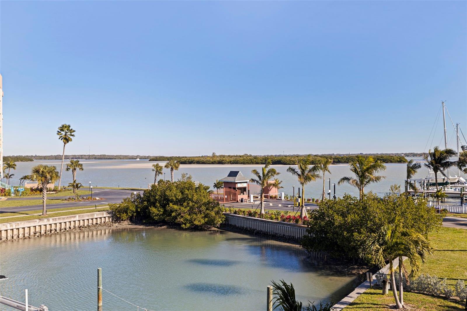 CAPRI LAGOONS CONDO - Residential