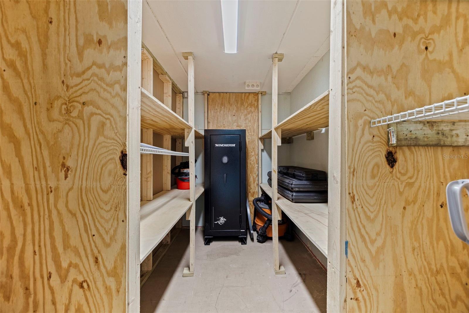 CAPRI LAGOONS CONDO - Residential