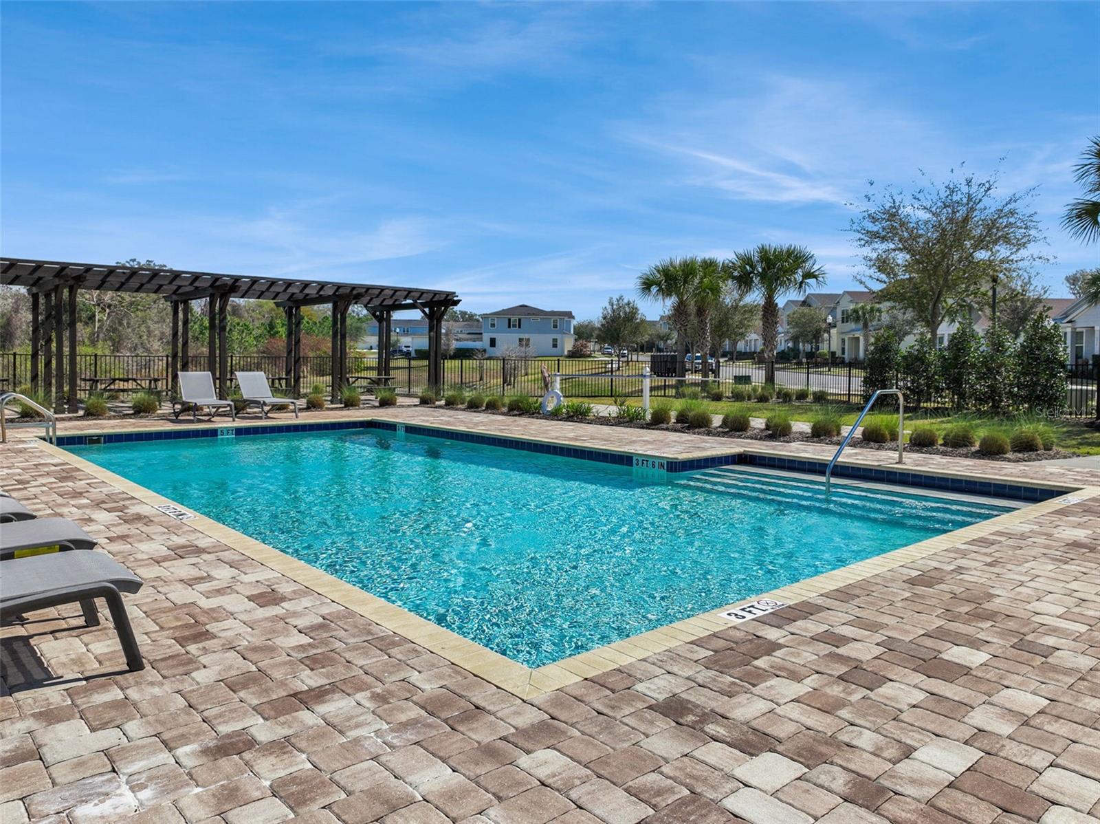 LONGLEAF AT OAKLAND - Residential