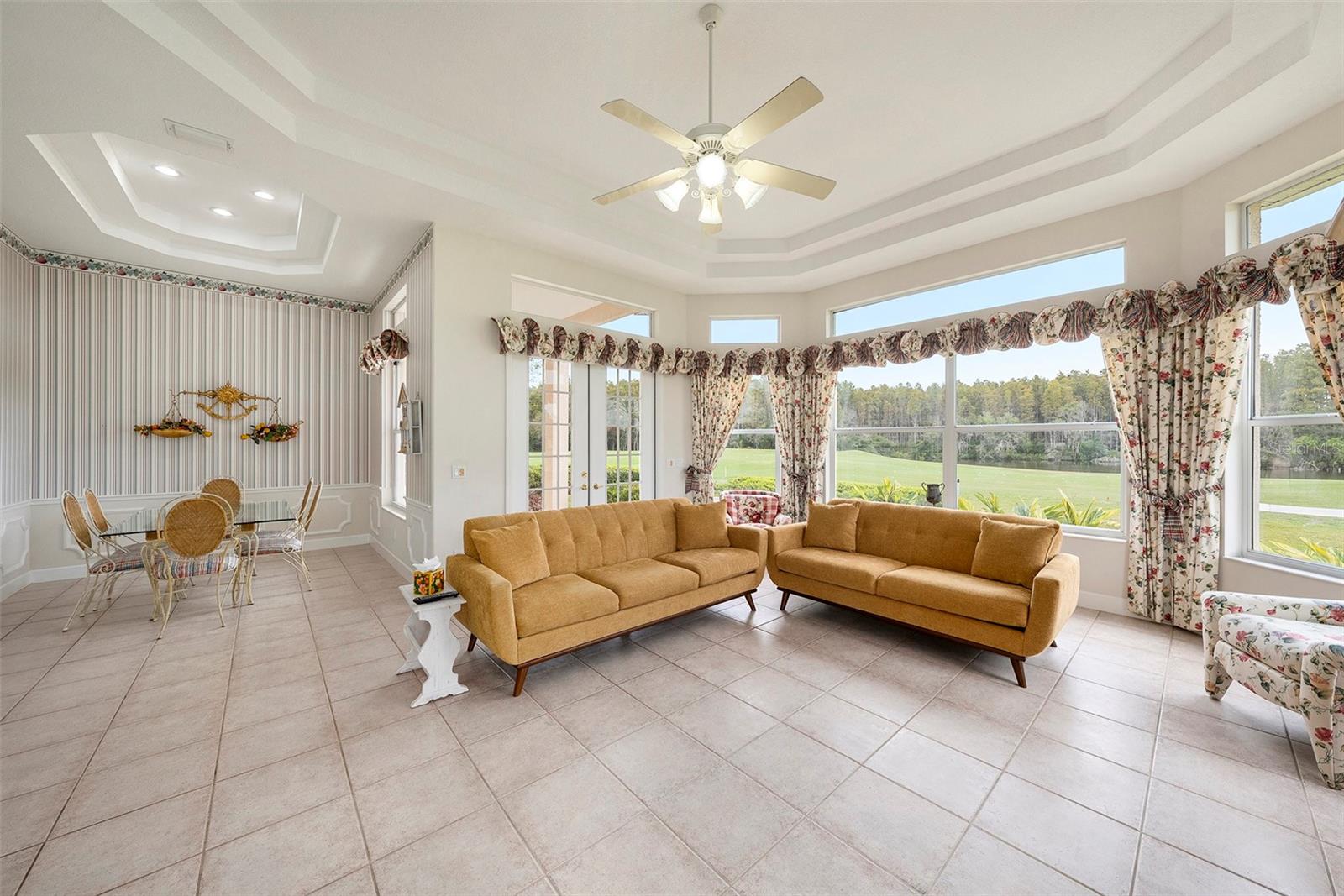 CHEVAL BLVD ESTATE LTS W - Residential