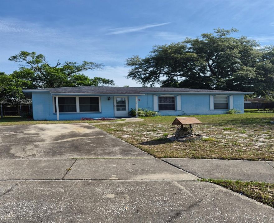 Great opportunity to own a home in an awesome area on an awesome cul-de-sac  street, with awesome neighbors.  Some touch-up needed to restore the true potential and beauty of this home.  Make this home shine with a few simple fixes.  To be sold as-is, buyer/buyer agent to confirm measurements and other data deemed important to buyer,

Thanks for showing!