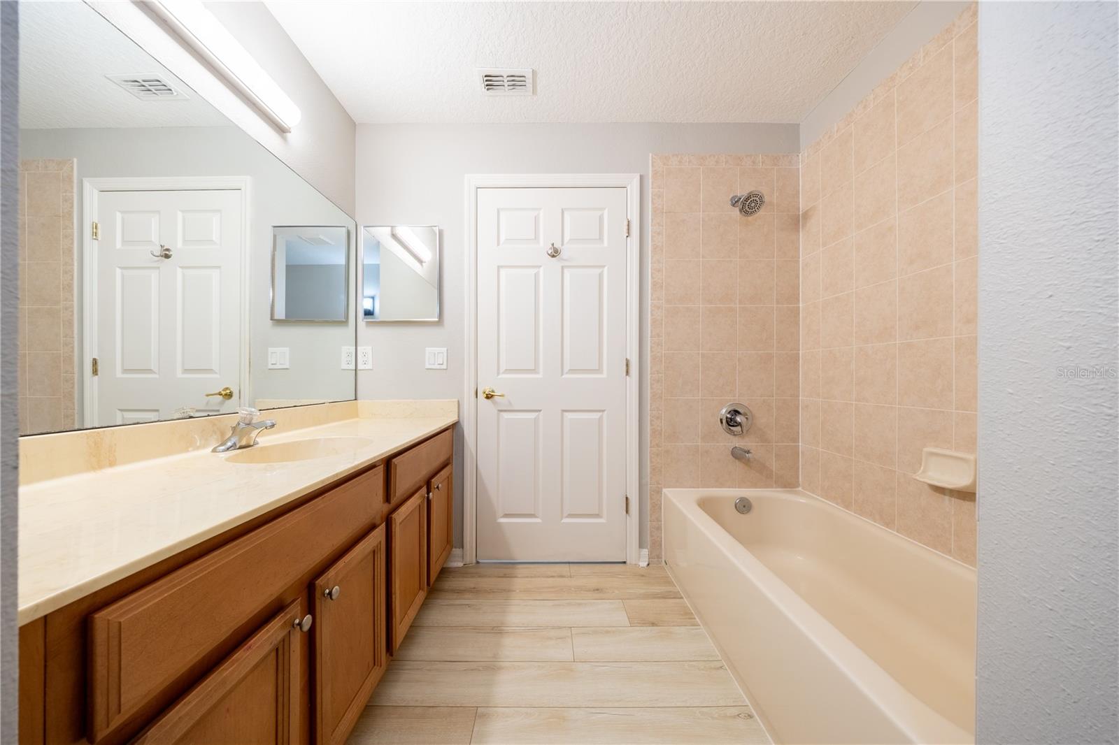 LA VINA 49 135 - Residential