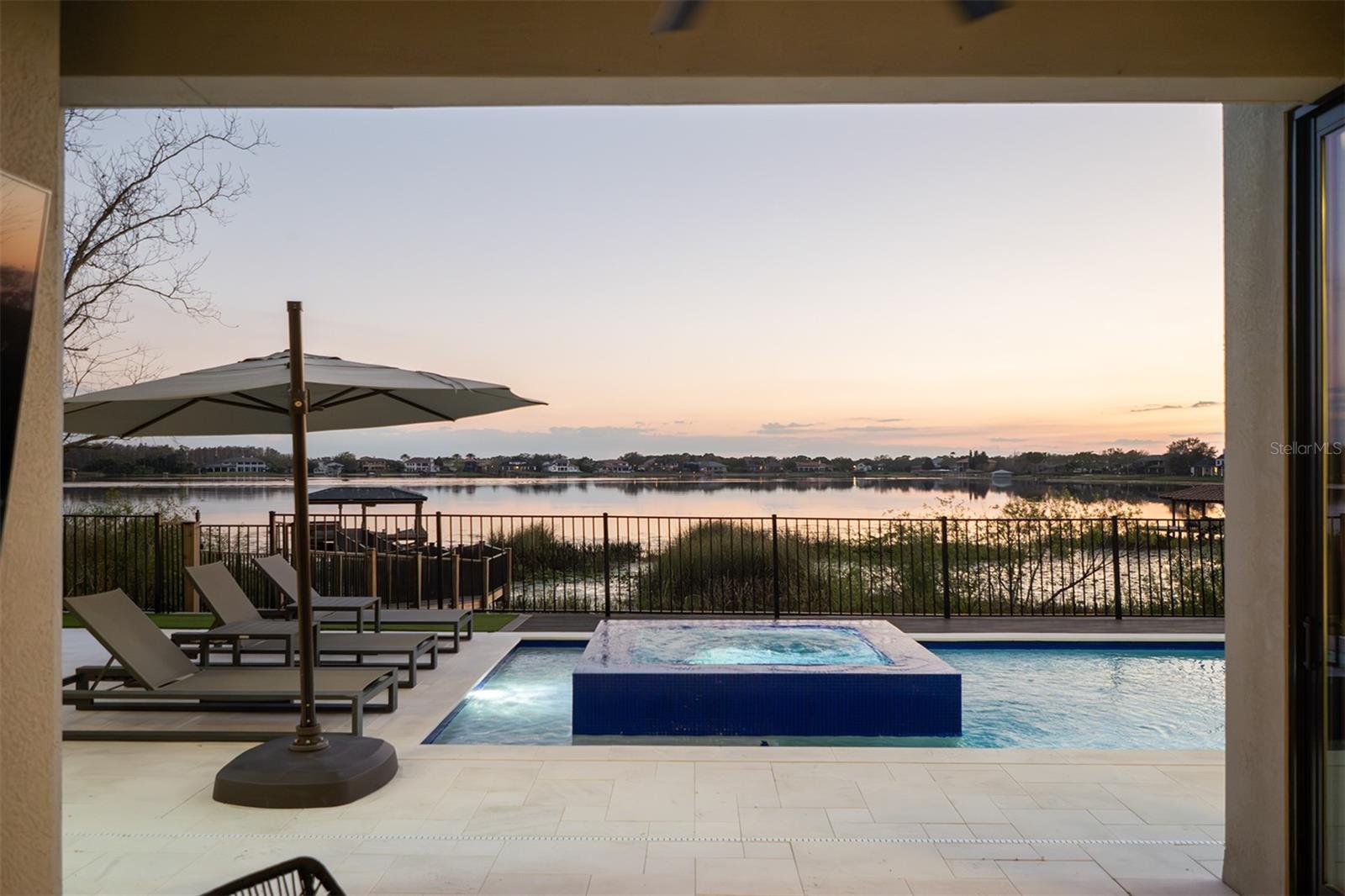 SIGNATURE LAKES - Residential