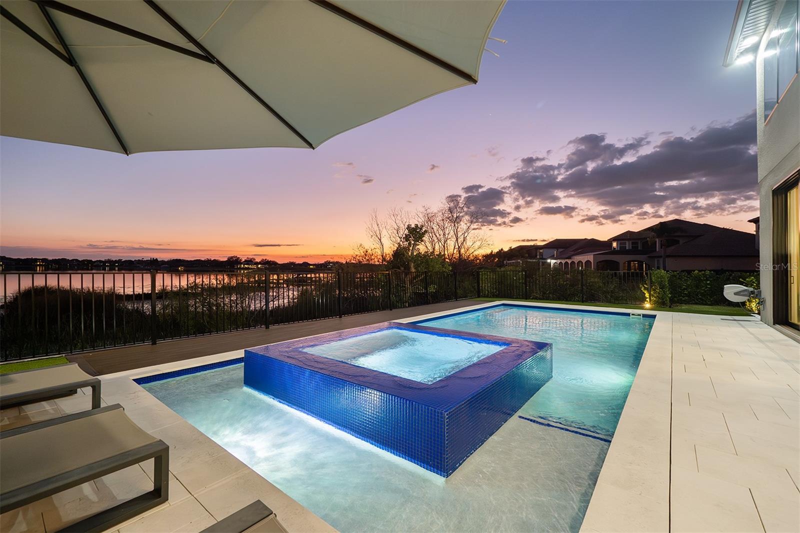 SIGNATURE LAKES - Residential