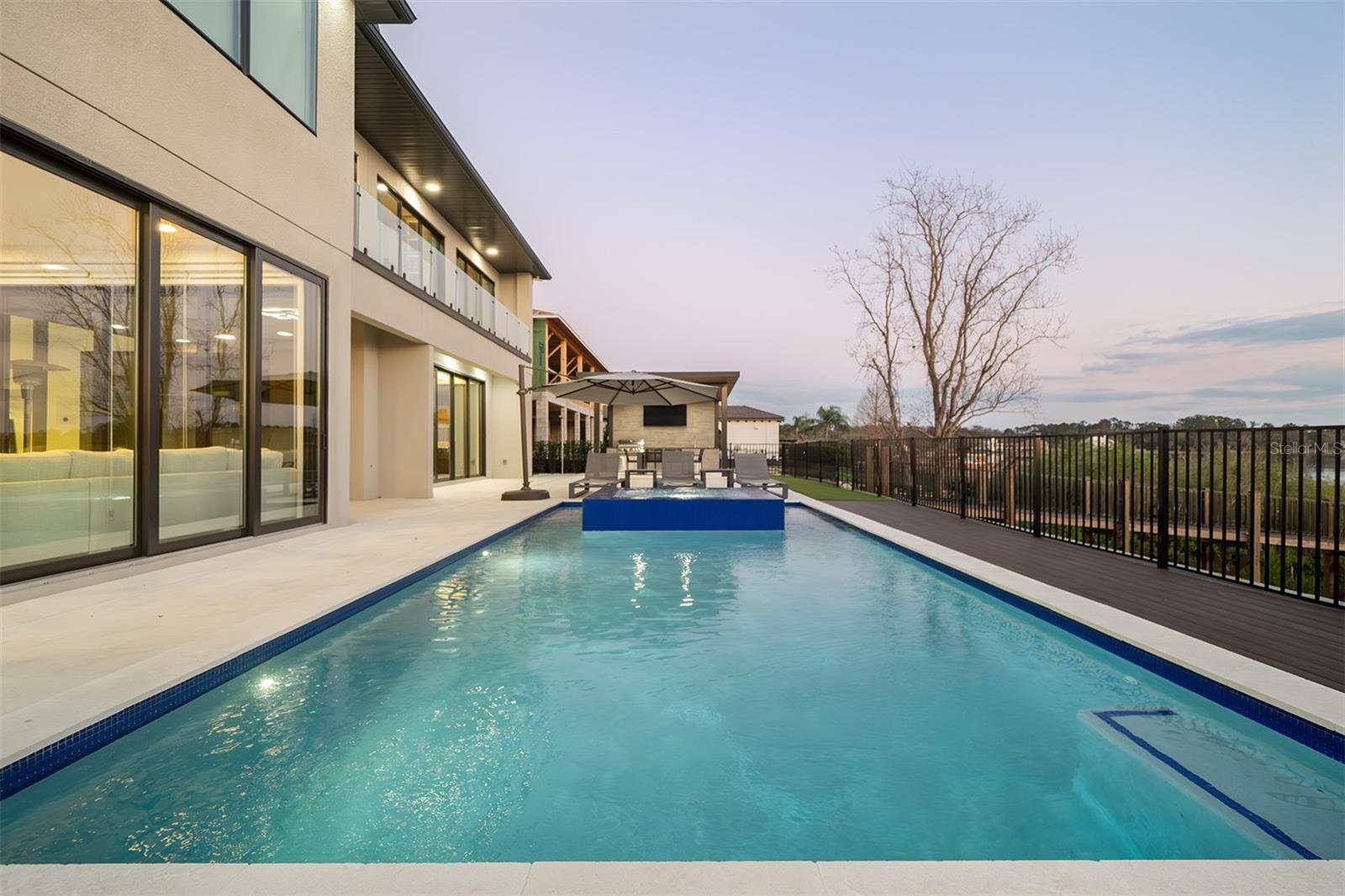 SIGNATURE LAKES - Residential