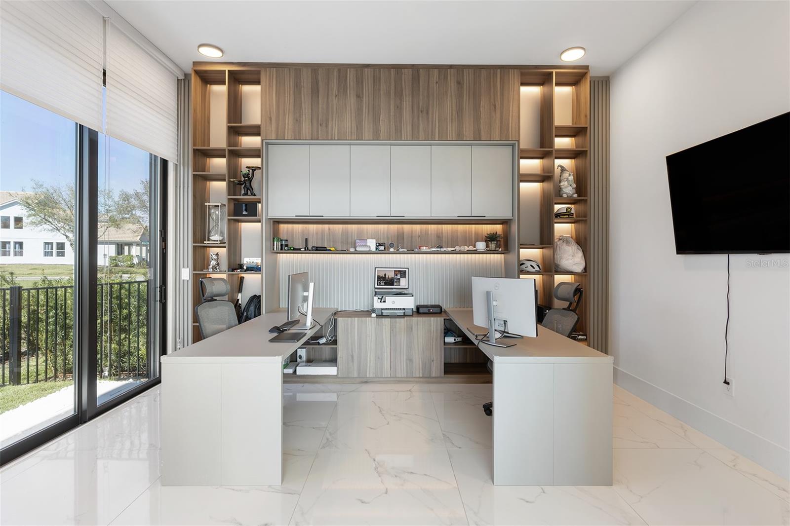 SIGNATURE LAKES - Residential