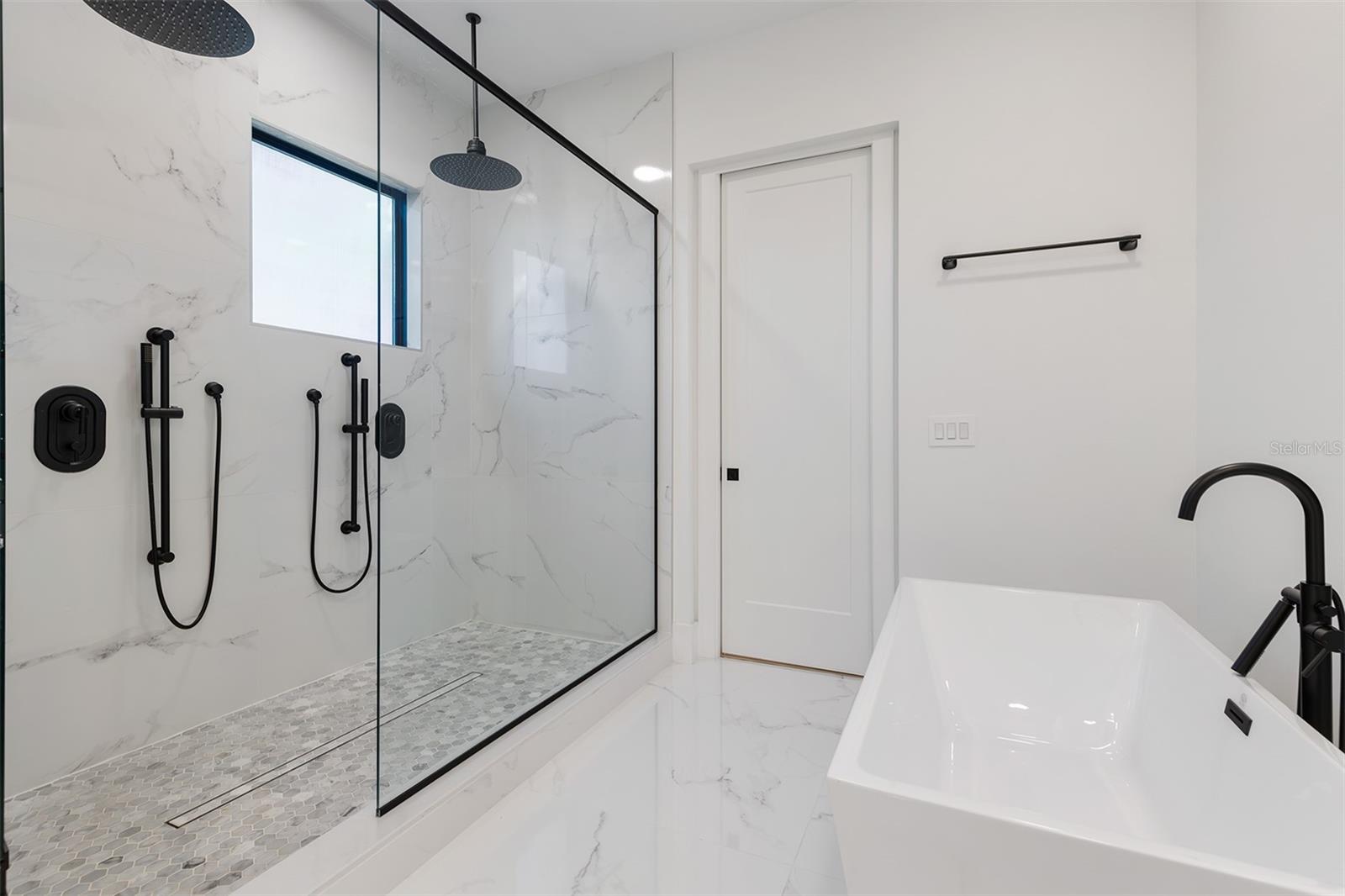 SIGNATURE LAKES - Residential