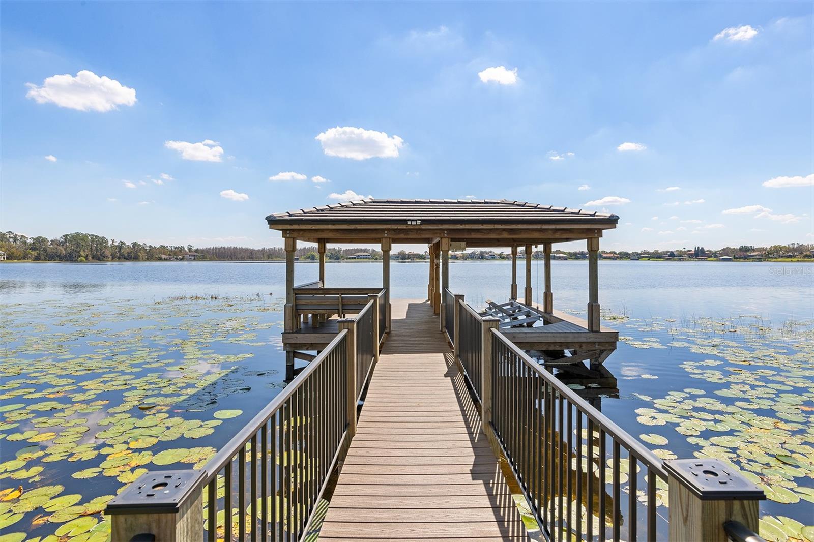 SIGNATURE LAKES - Residential