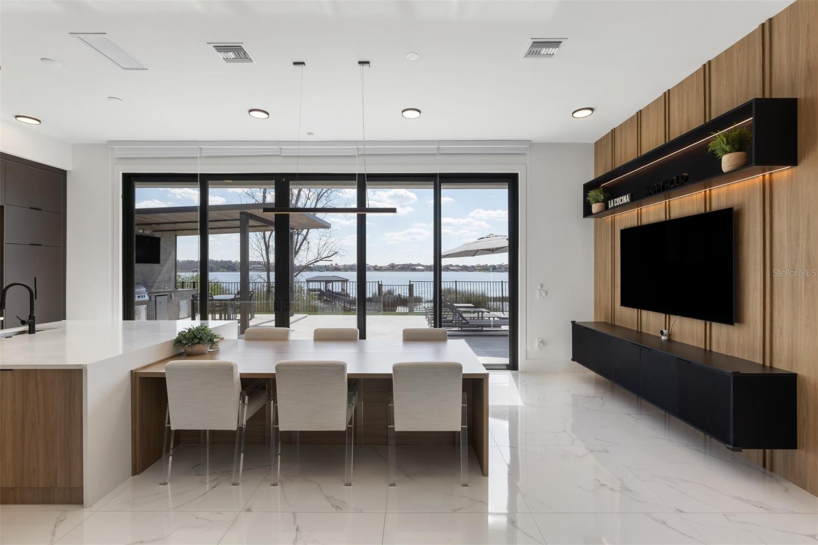 SIGNATURE LAKES - Residential