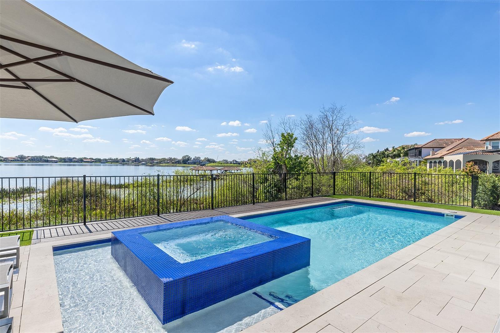 SIGNATURE LAKES - Residential