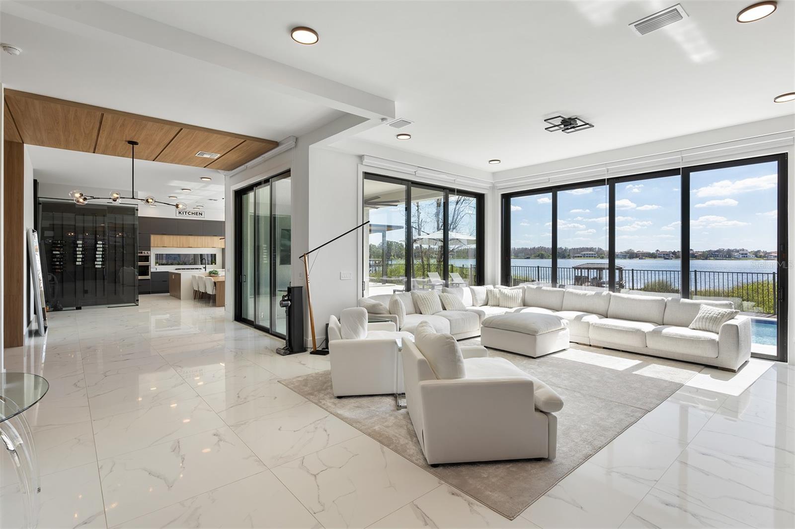 SIGNATURE LAKES - Residential