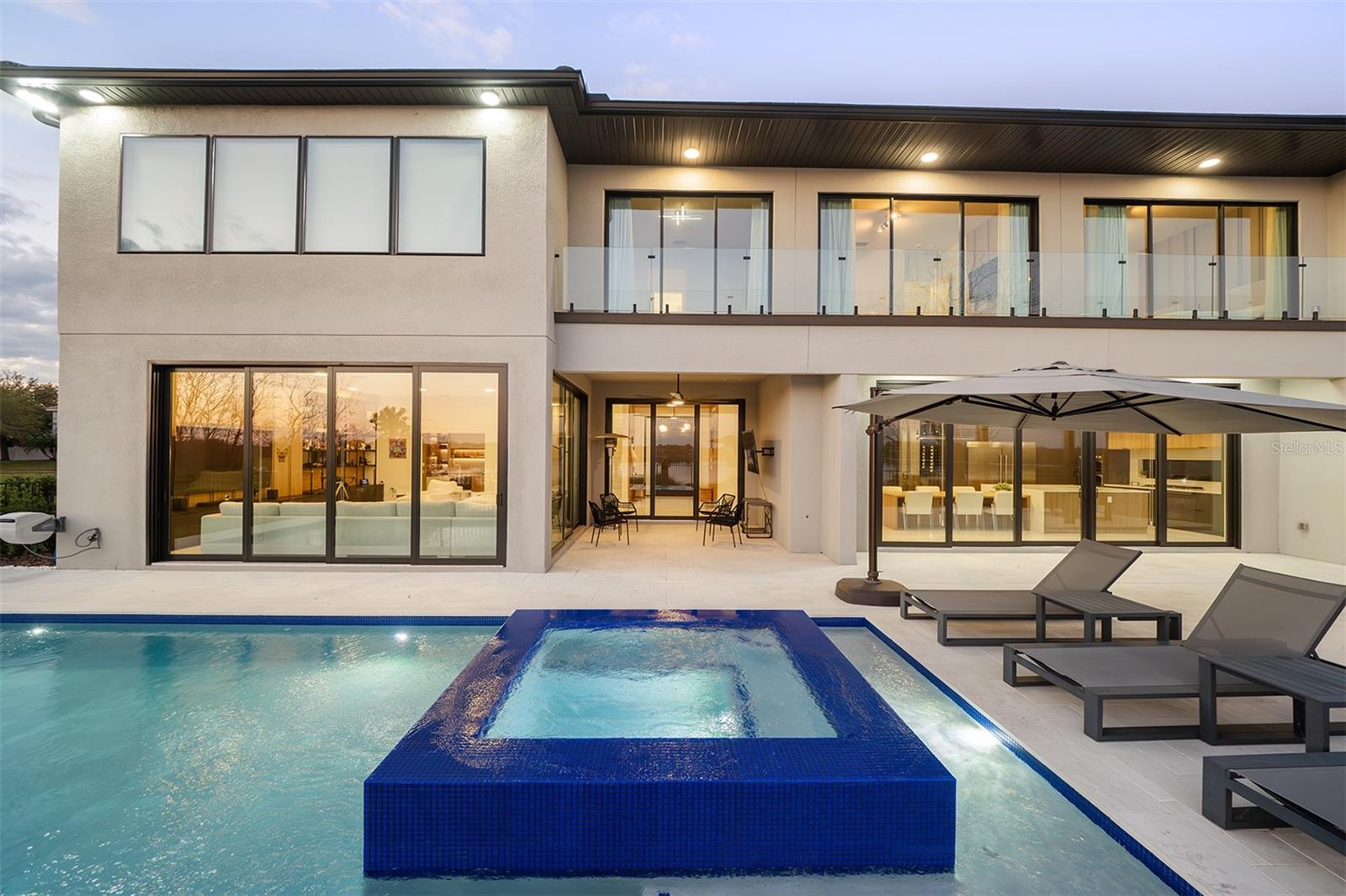 SIGNATURE LAKES - Residential