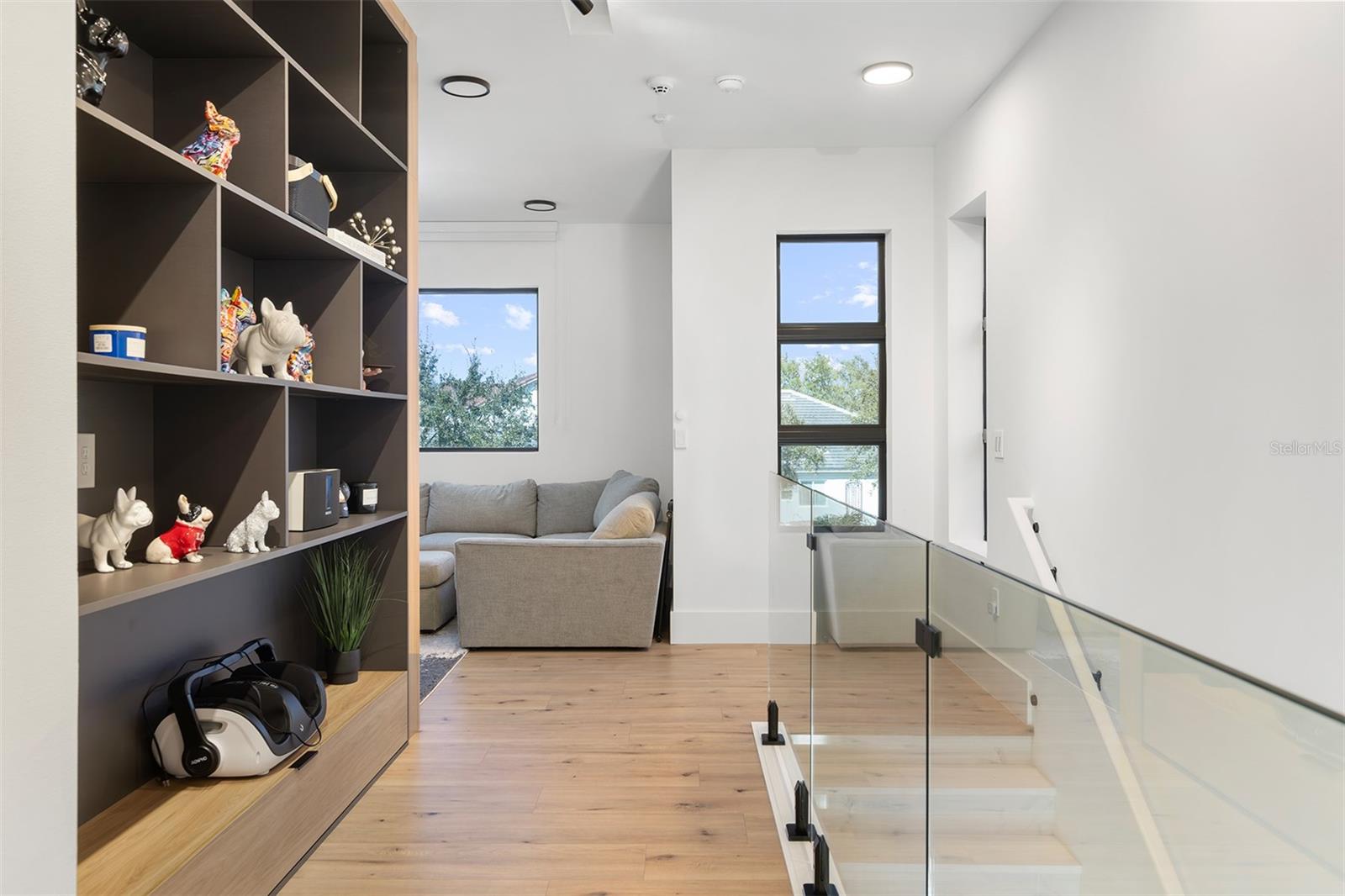 SIGNATURE LAKES - Residential