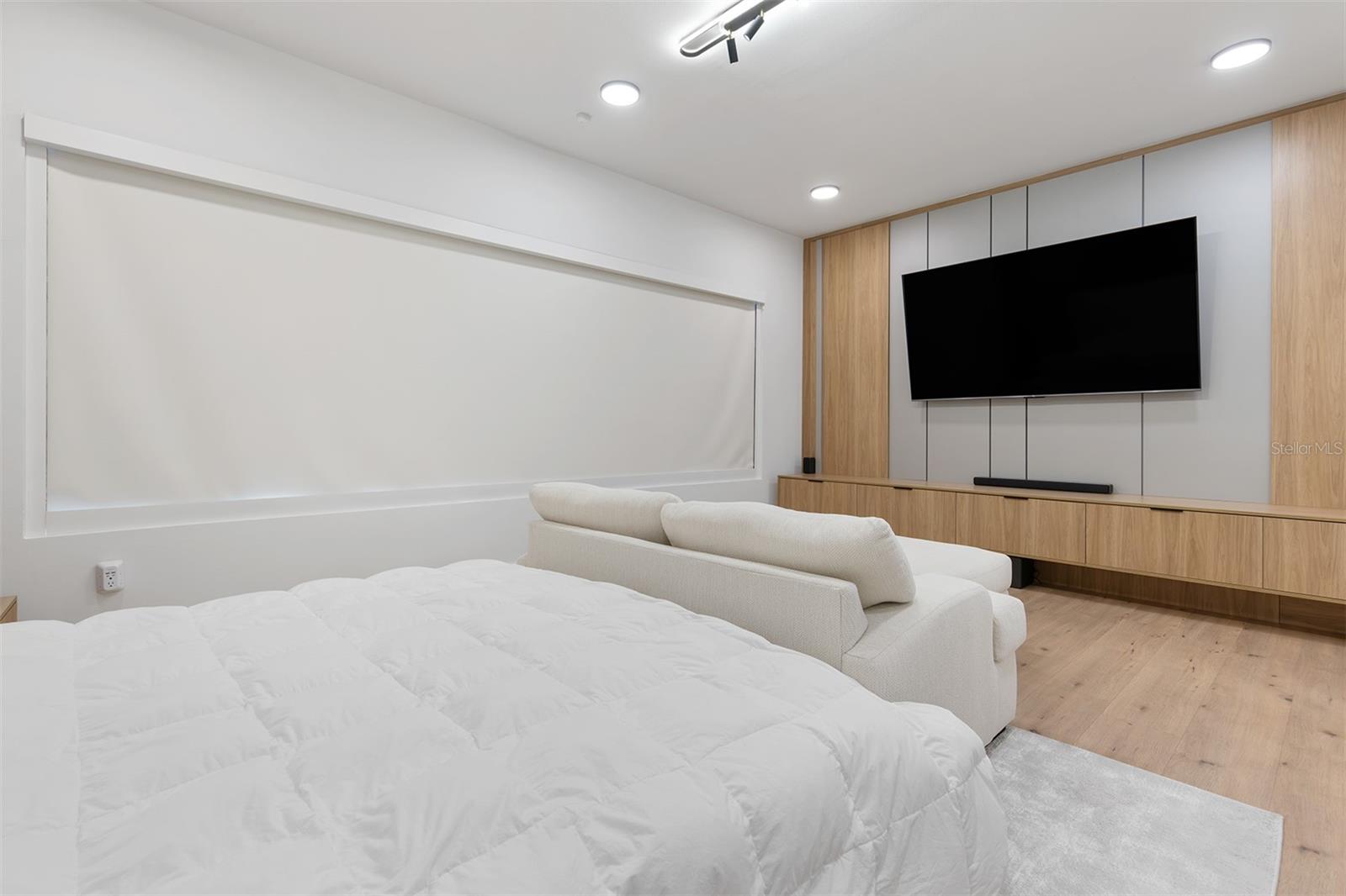 SIGNATURE LAKES - Residential