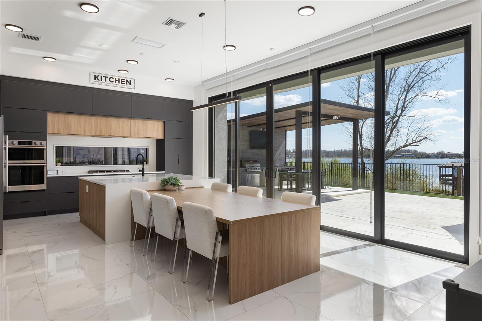 SIGNATURE LAKES - Residential