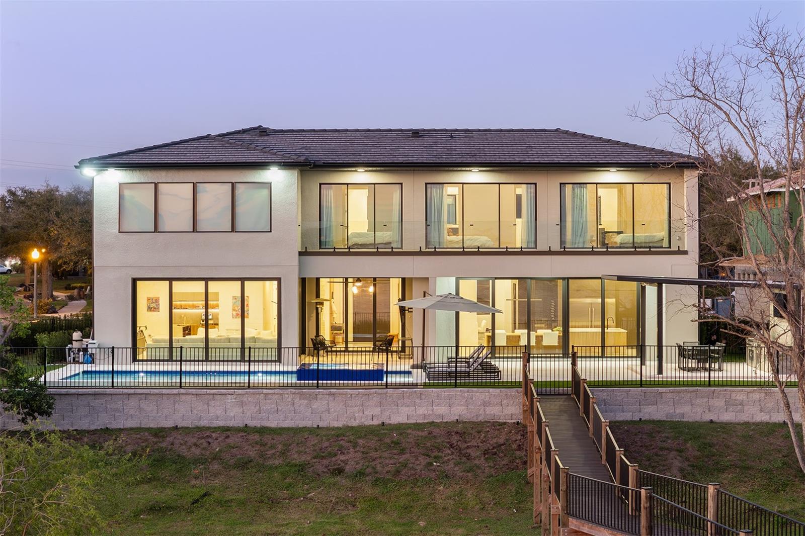 SIGNATURE LAKES - Residential