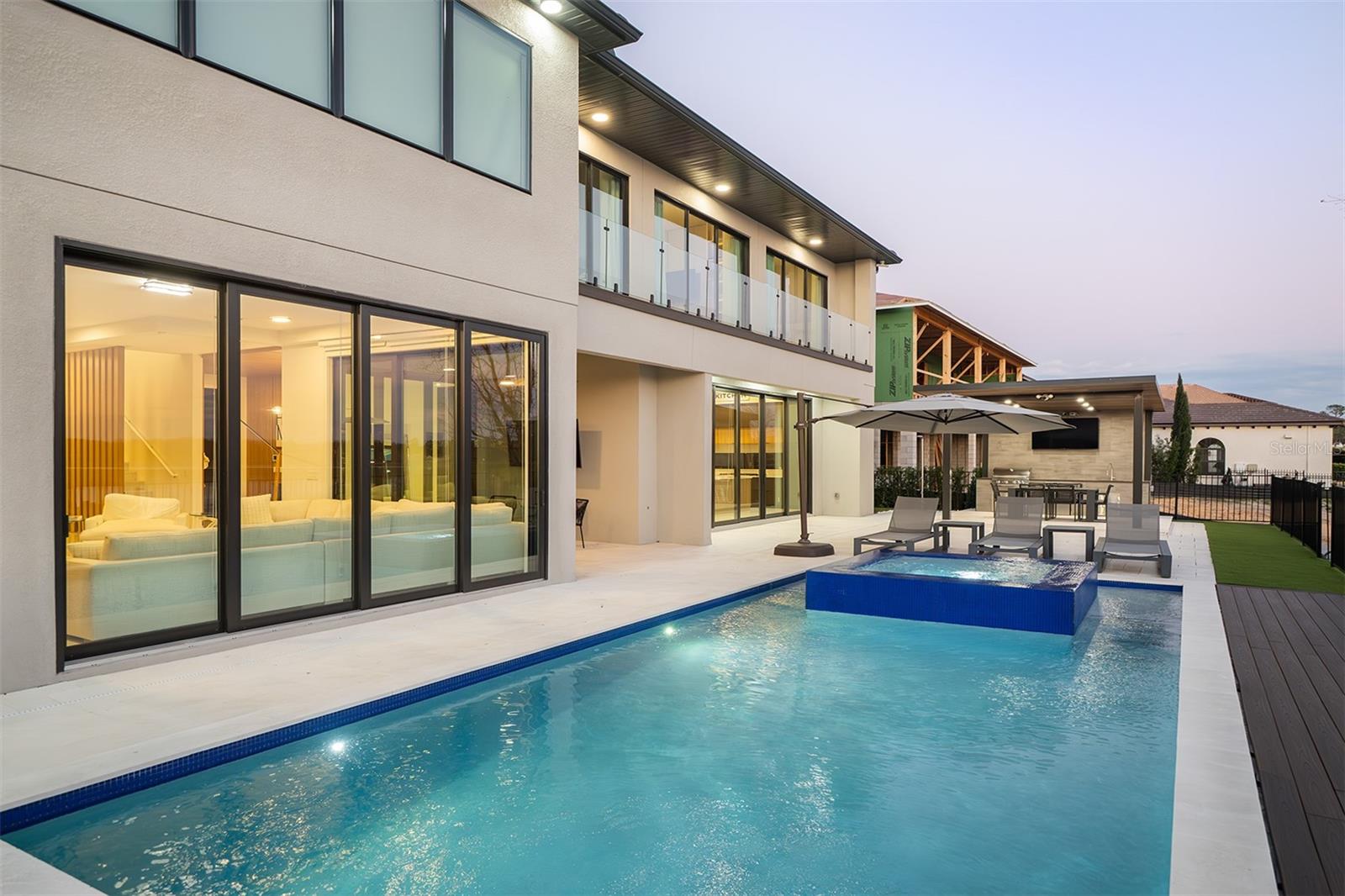 SIGNATURE LAKES - Residential