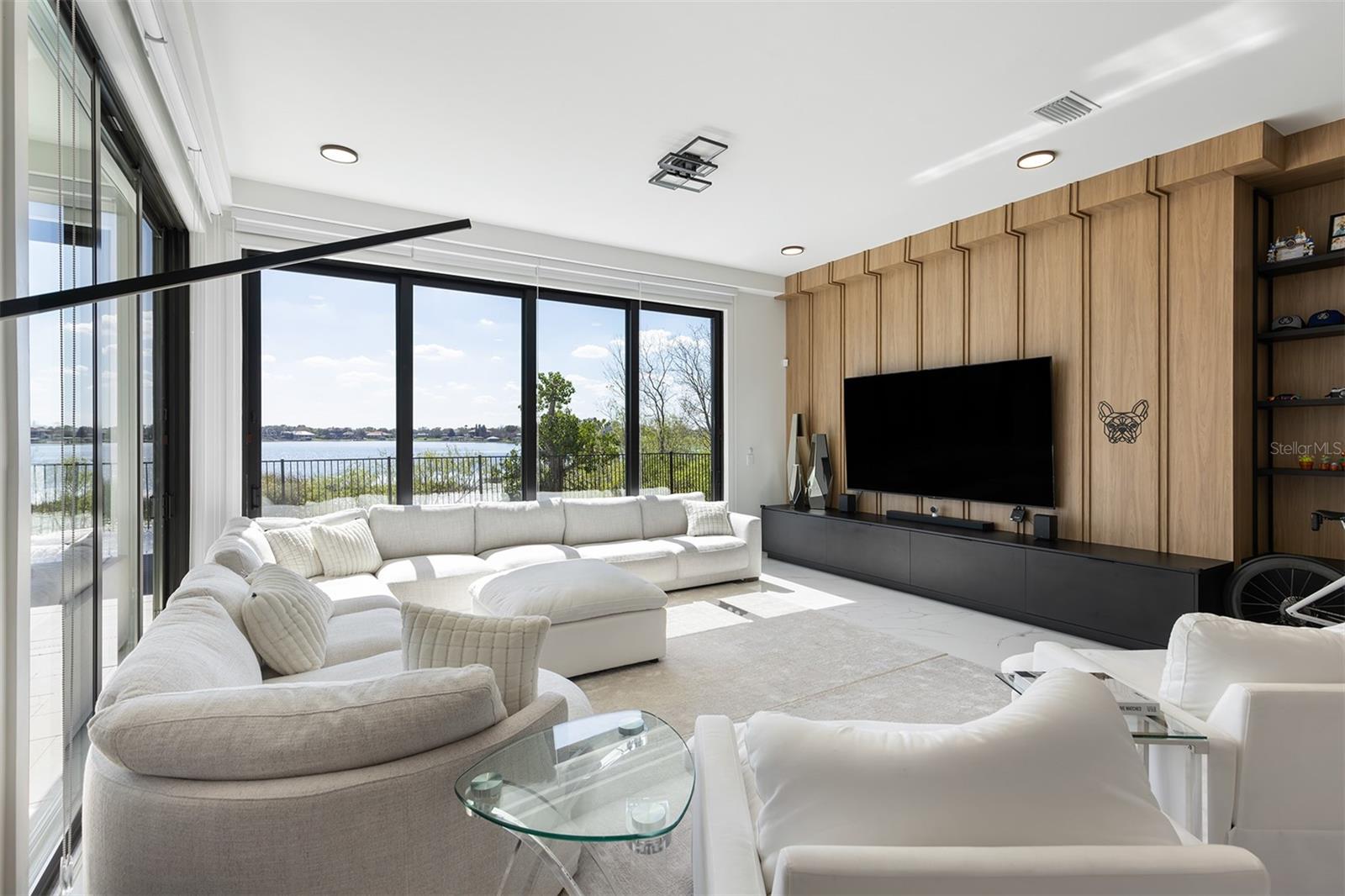 SIGNATURE LAKES - Residential