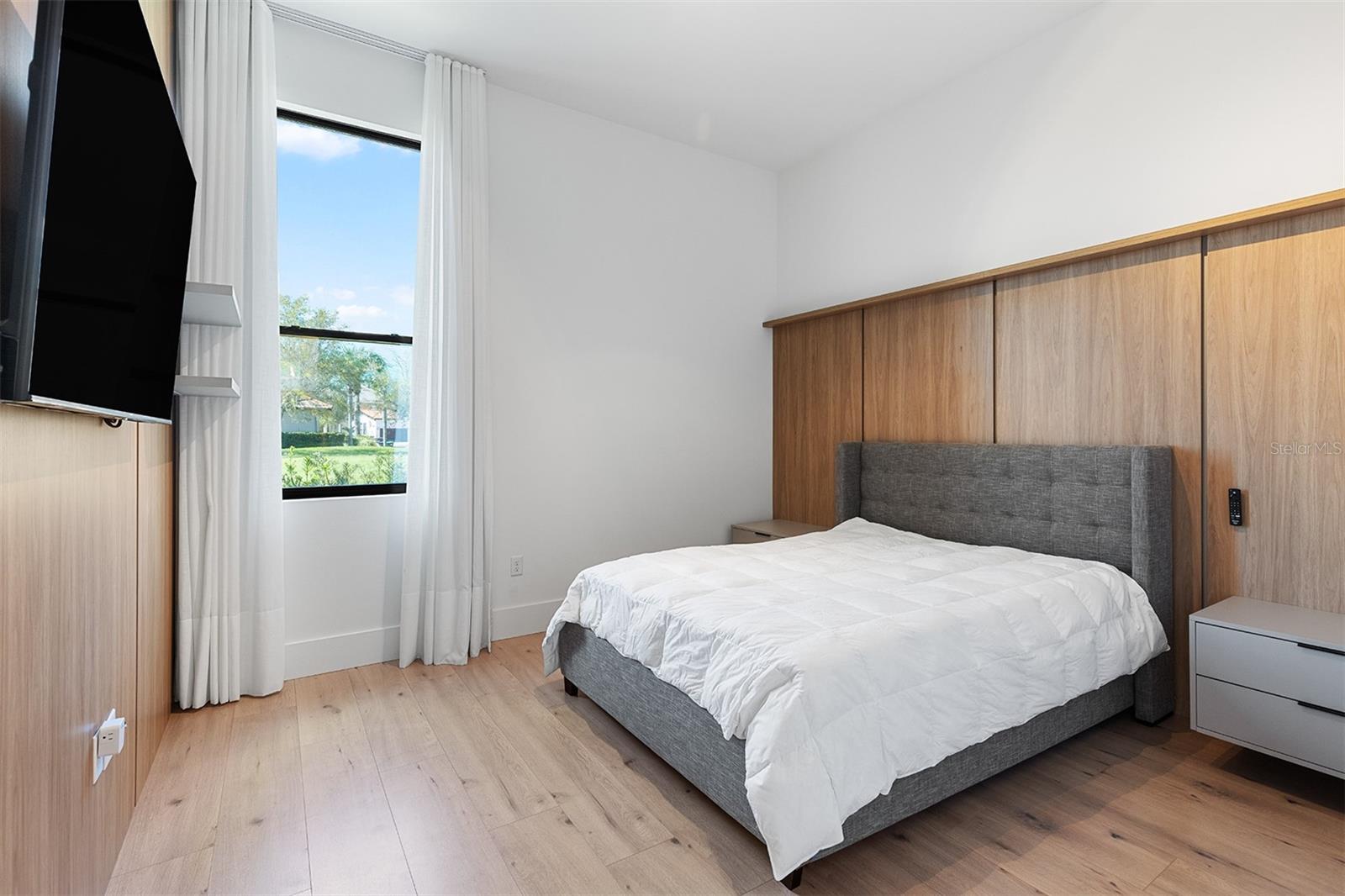 SIGNATURE LAKES - Residential