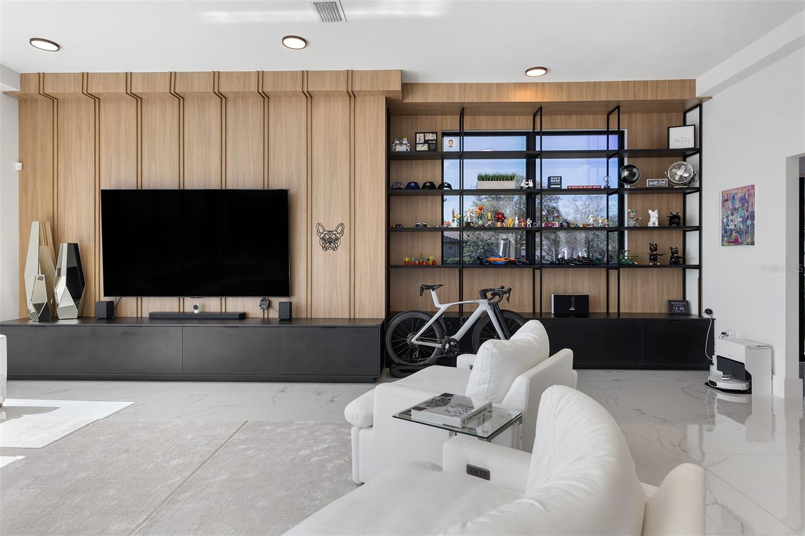 SIGNATURE LAKES - Residential