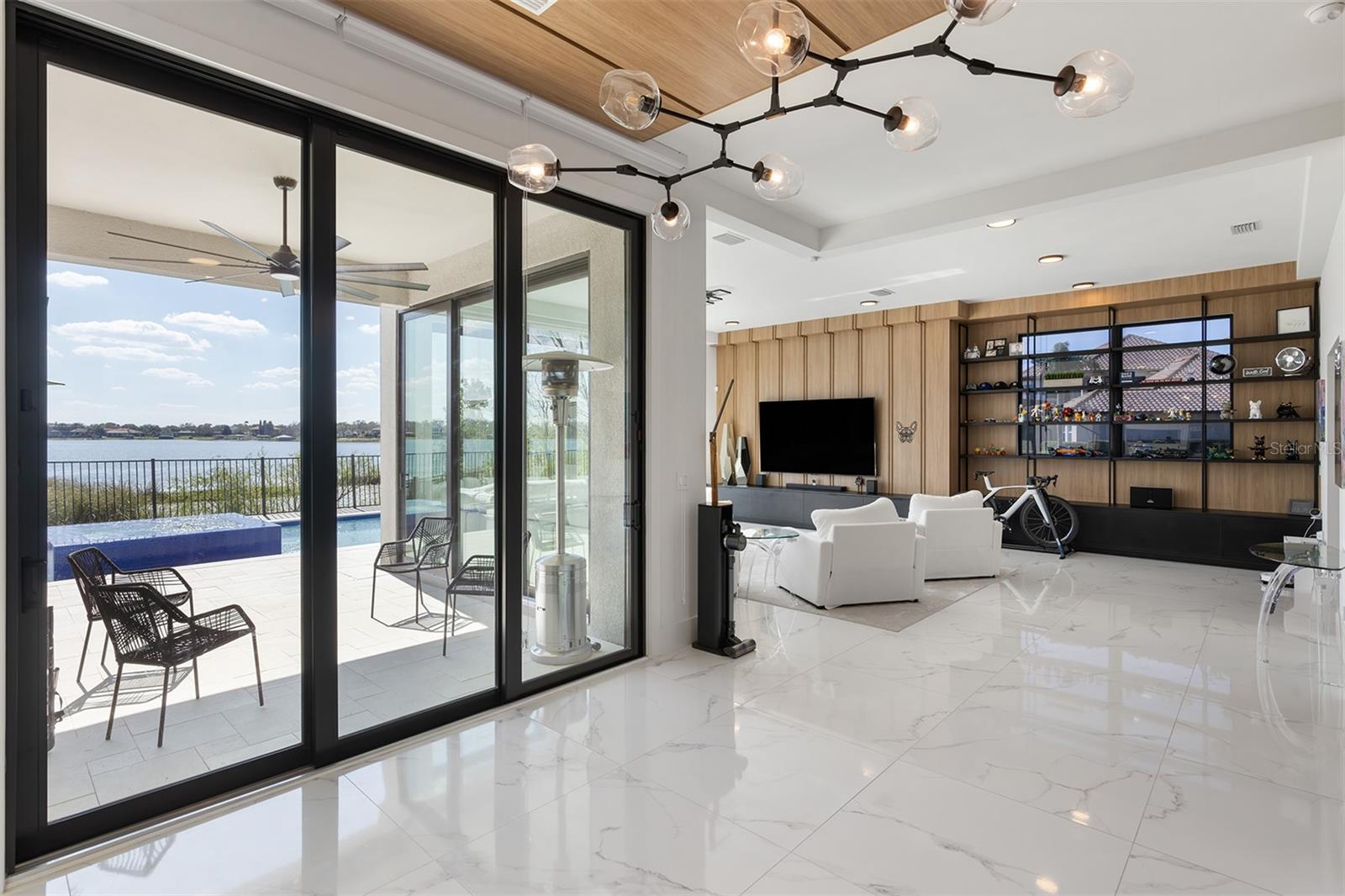 SIGNATURE LAKES - Residential