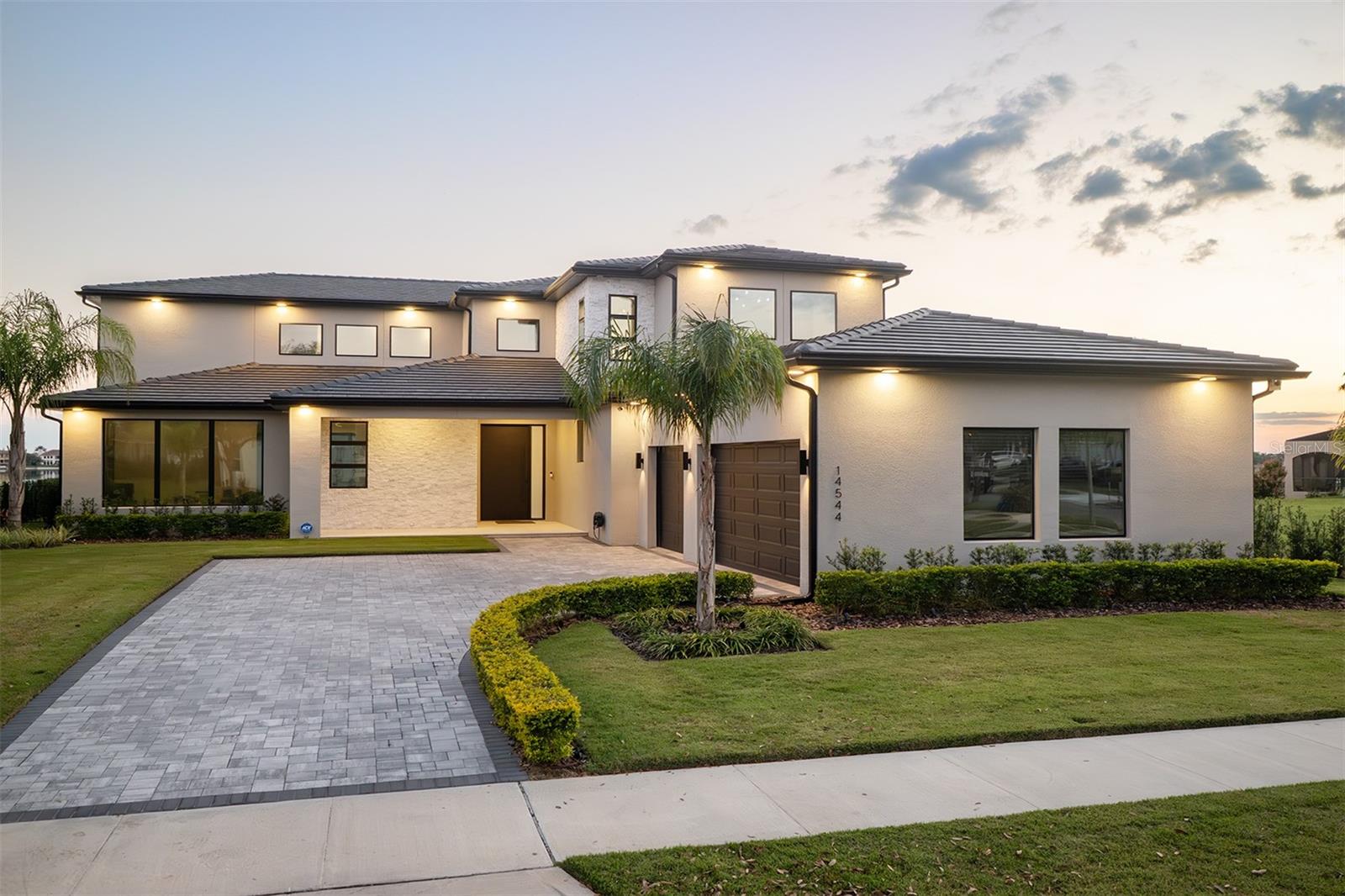 SIGNATURE LAKES - Residential