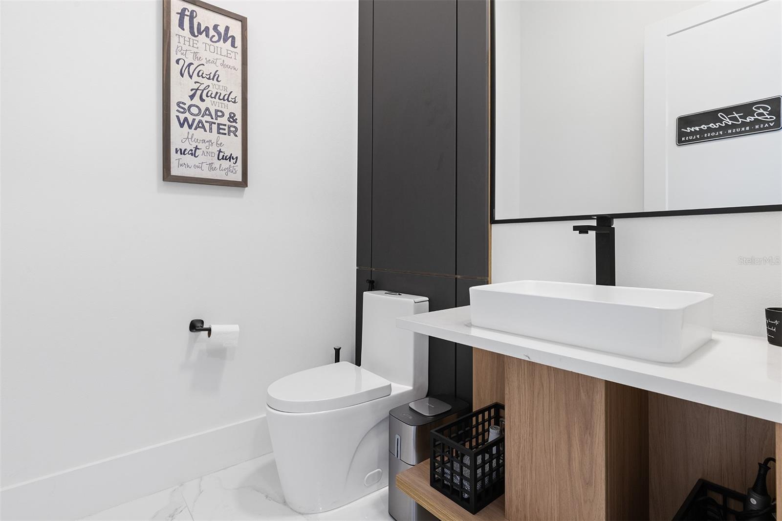 SIGNATURE LAKES - Residential