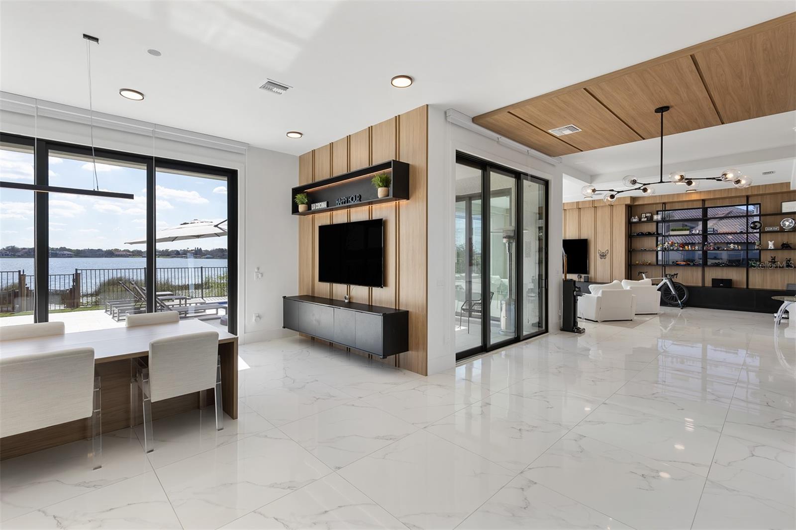 SIGNATURE LAKES - Residential