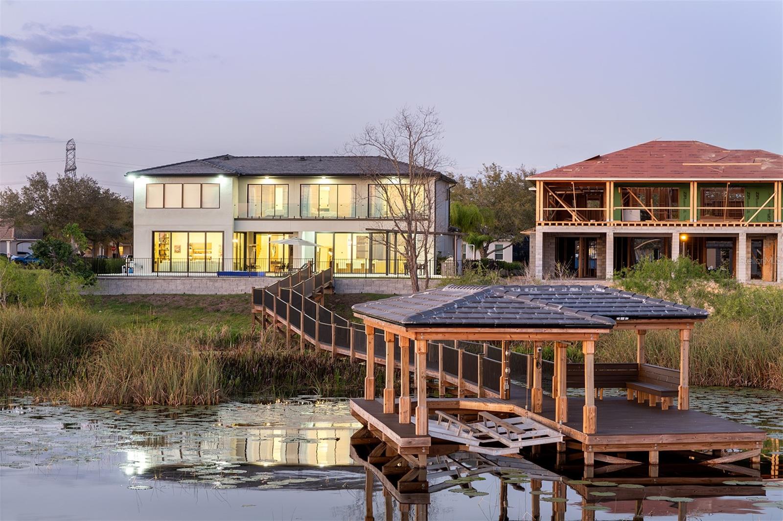 SIGNATURE LAKES - Residential