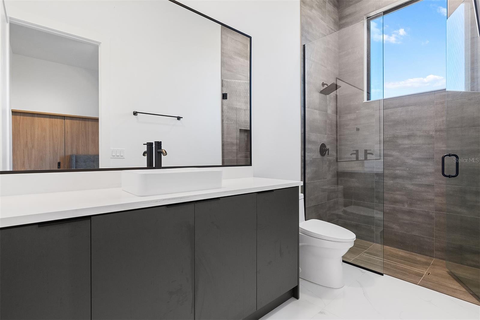 SIGNATURE LAKES - Residential