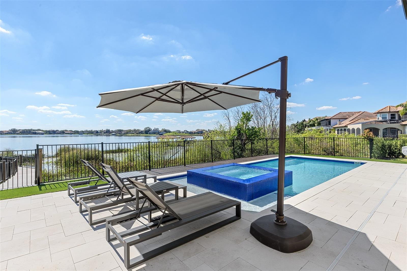 SIGNATURE LAKES - Residential