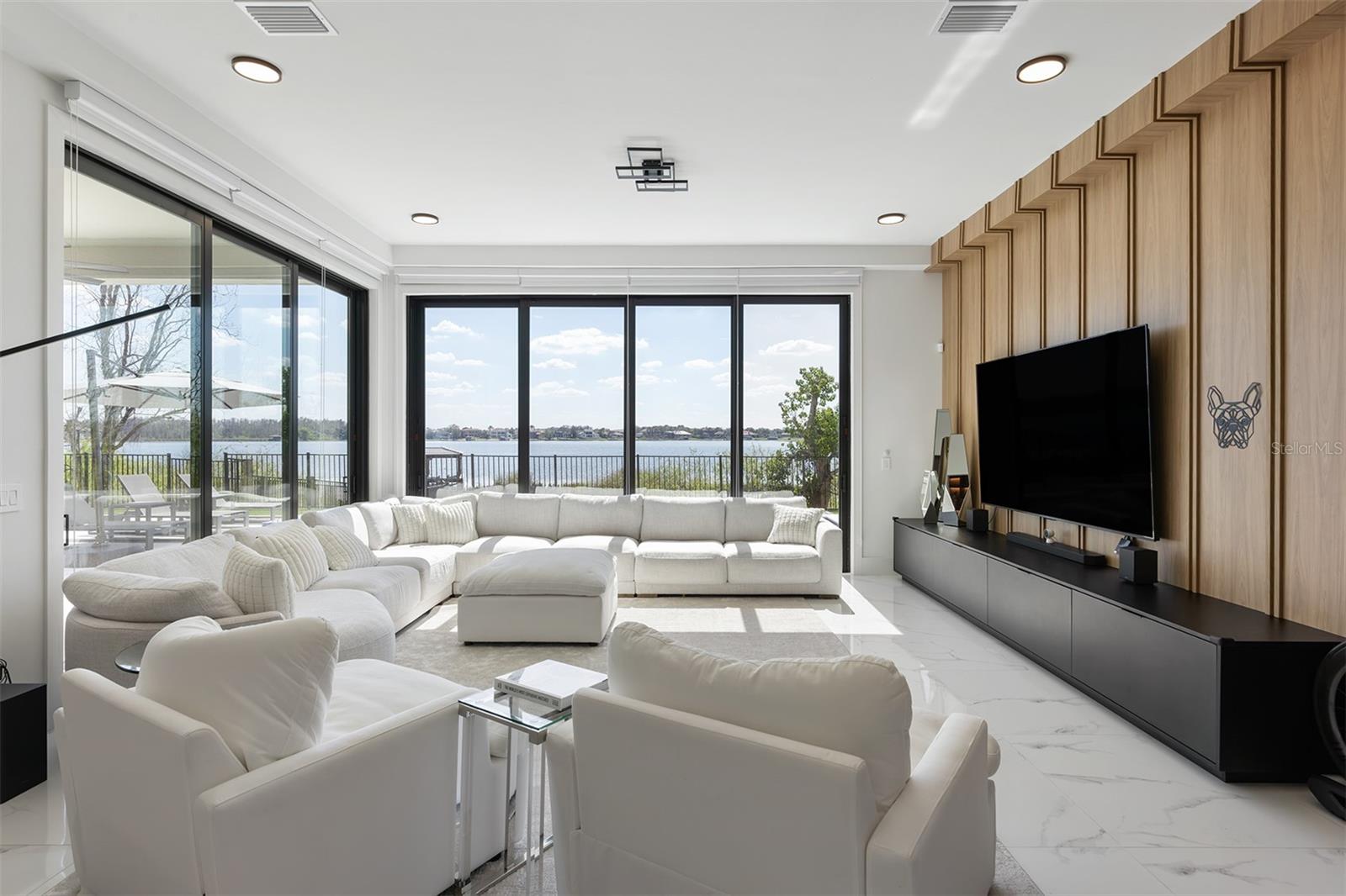 SIGNATURE LAKES - Residential