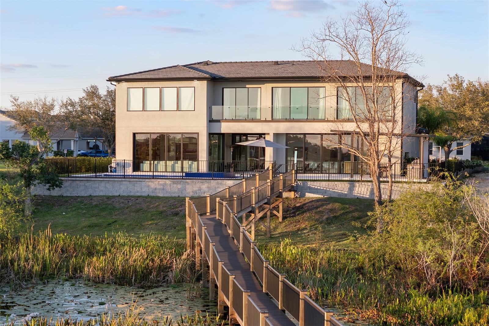 SIGNATURE LAKES - Residential