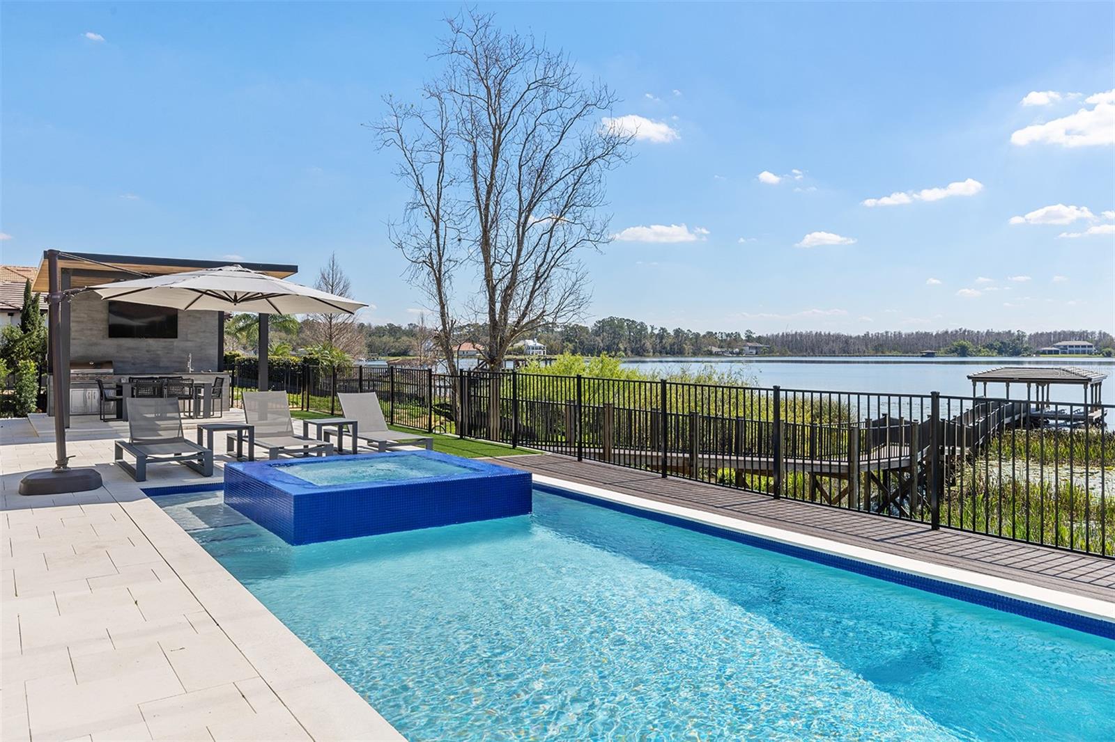 SIGNATURE LAKES - Residential