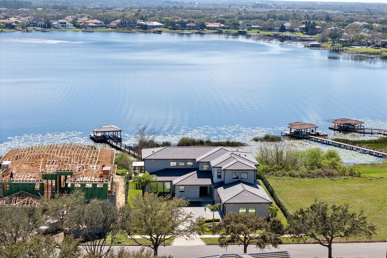SIGNATURE LAKES - Residential