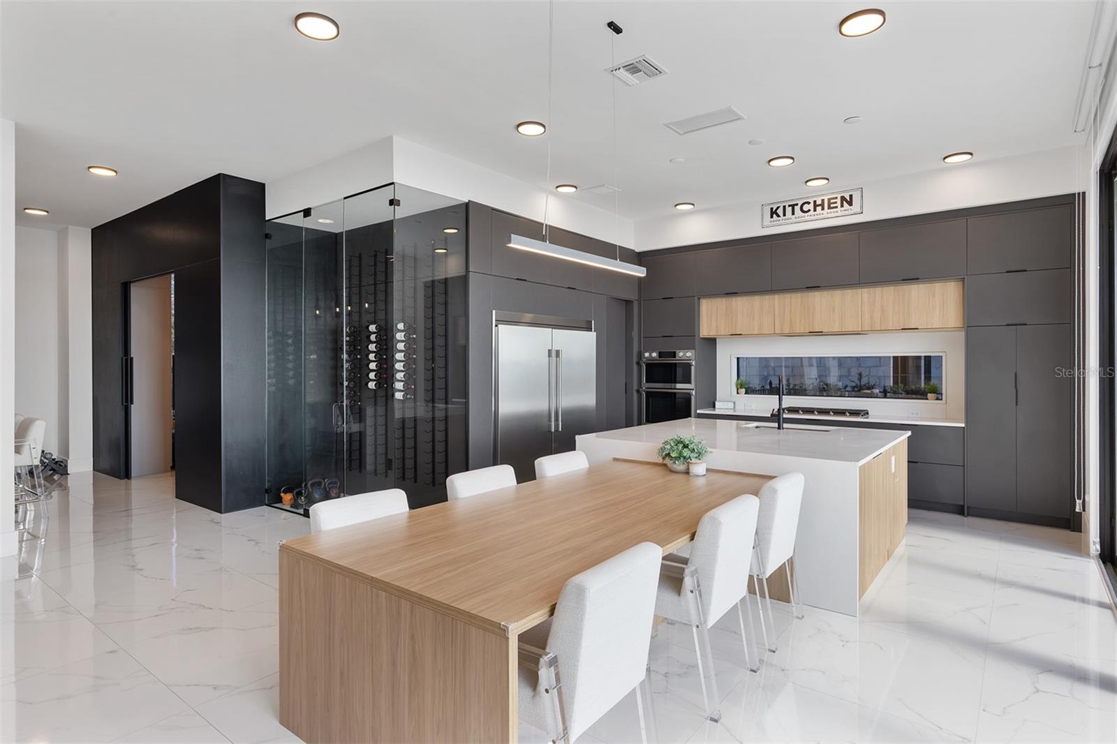 SIGNATURE LAKES - Residential