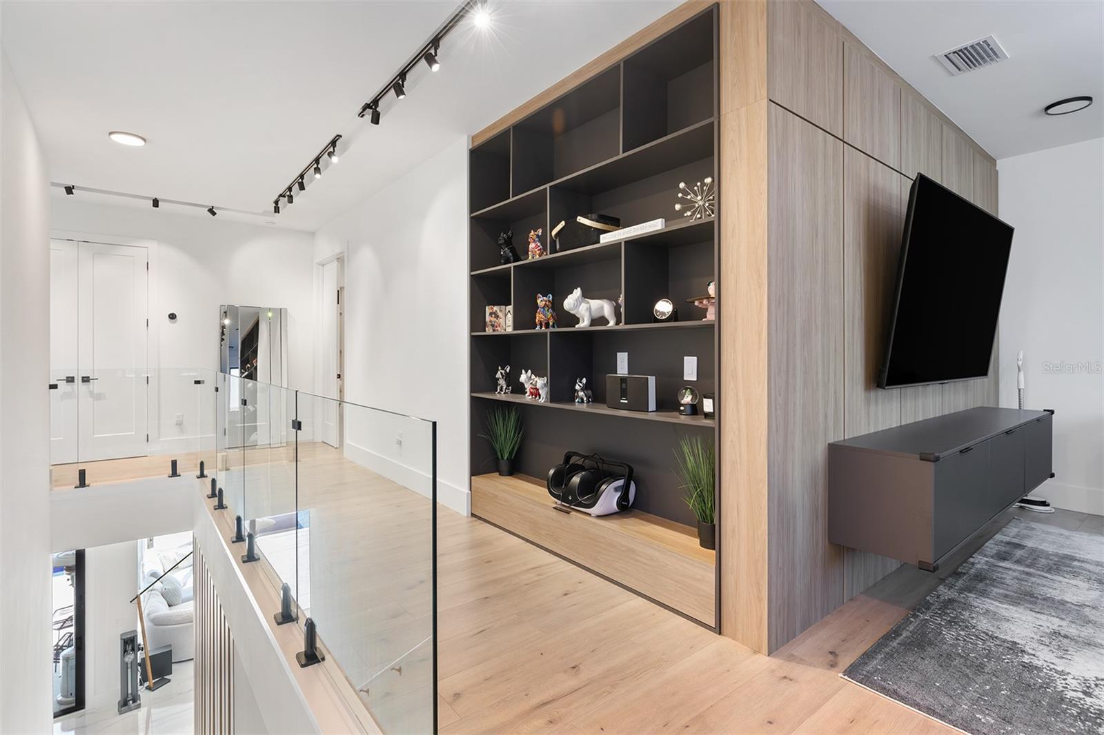 SIGNATURE LAKES - Residential