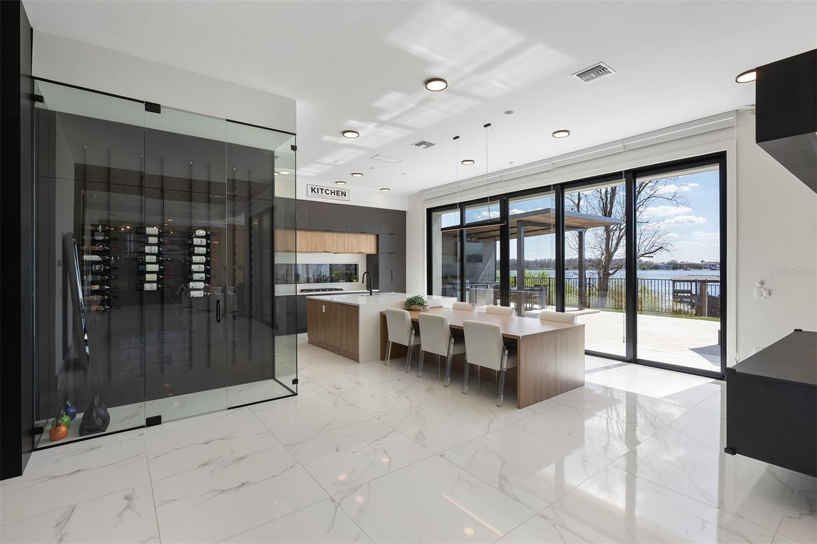 SIGNATURE LAKES - Residential