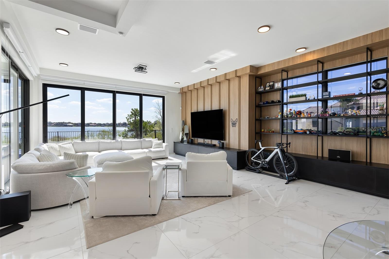 SIGNATURE LAKES - Residential