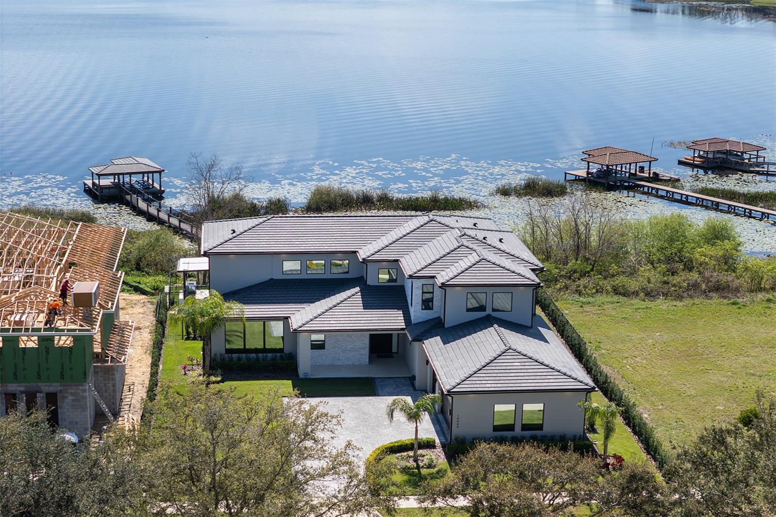 SIGNATURE LAKES - Residential