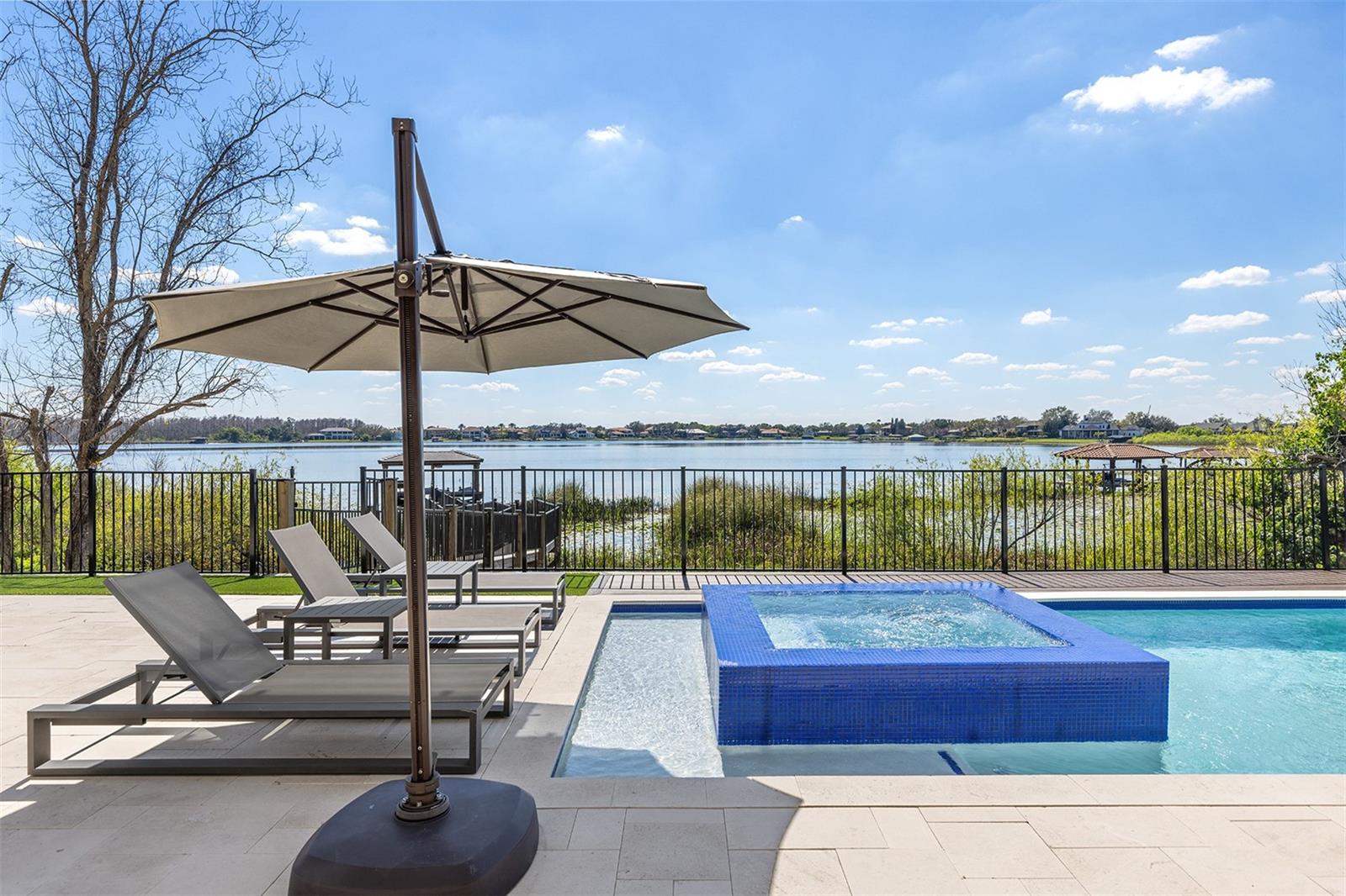 SIGNATURE LAKES - Residential