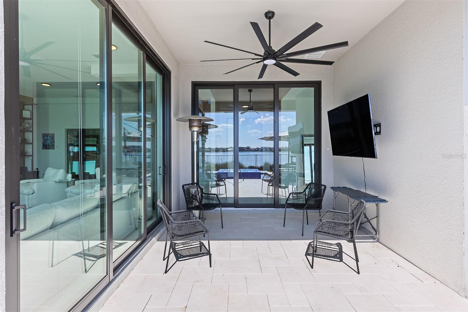 SIGNATURE LAKES - Residential