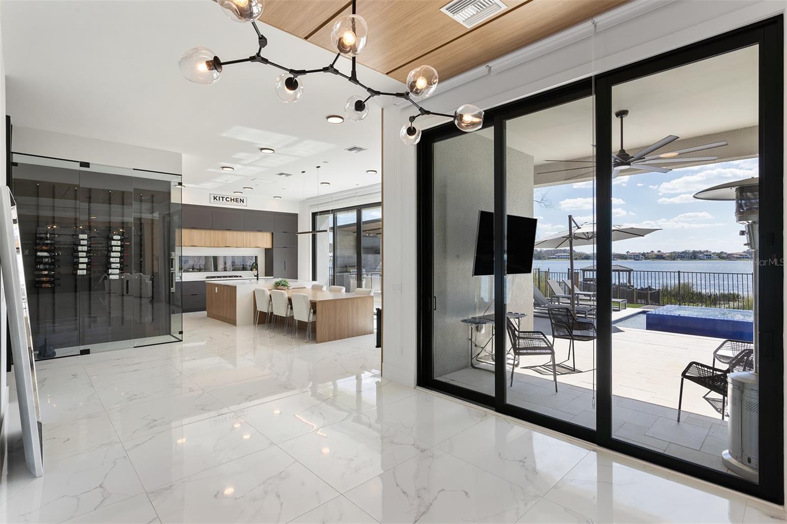 SIGNATURE LAKES - Residential