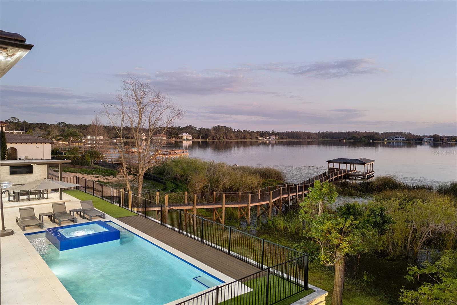 SIGNATURE LAKES - Residential